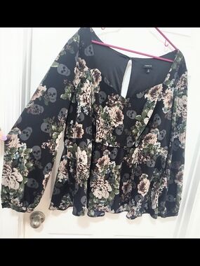 Torrid Black Floral & Skull Peplum Top
